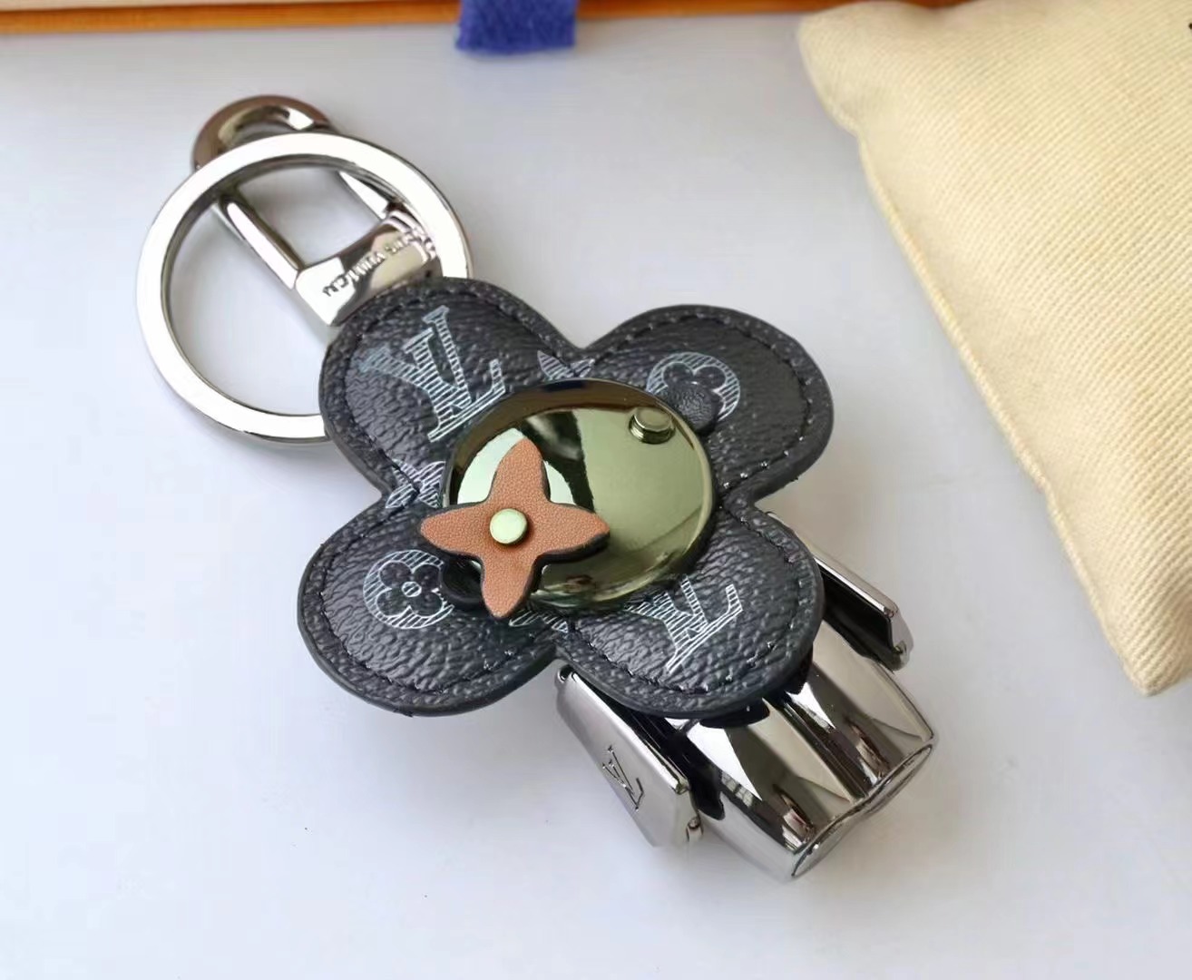 LV Louis Vuitton バッグペンダント キーホルダー 31 zm