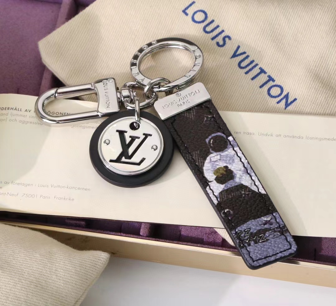 LV Louis Vuitton バッグペンダント キーホルダー 66 zm