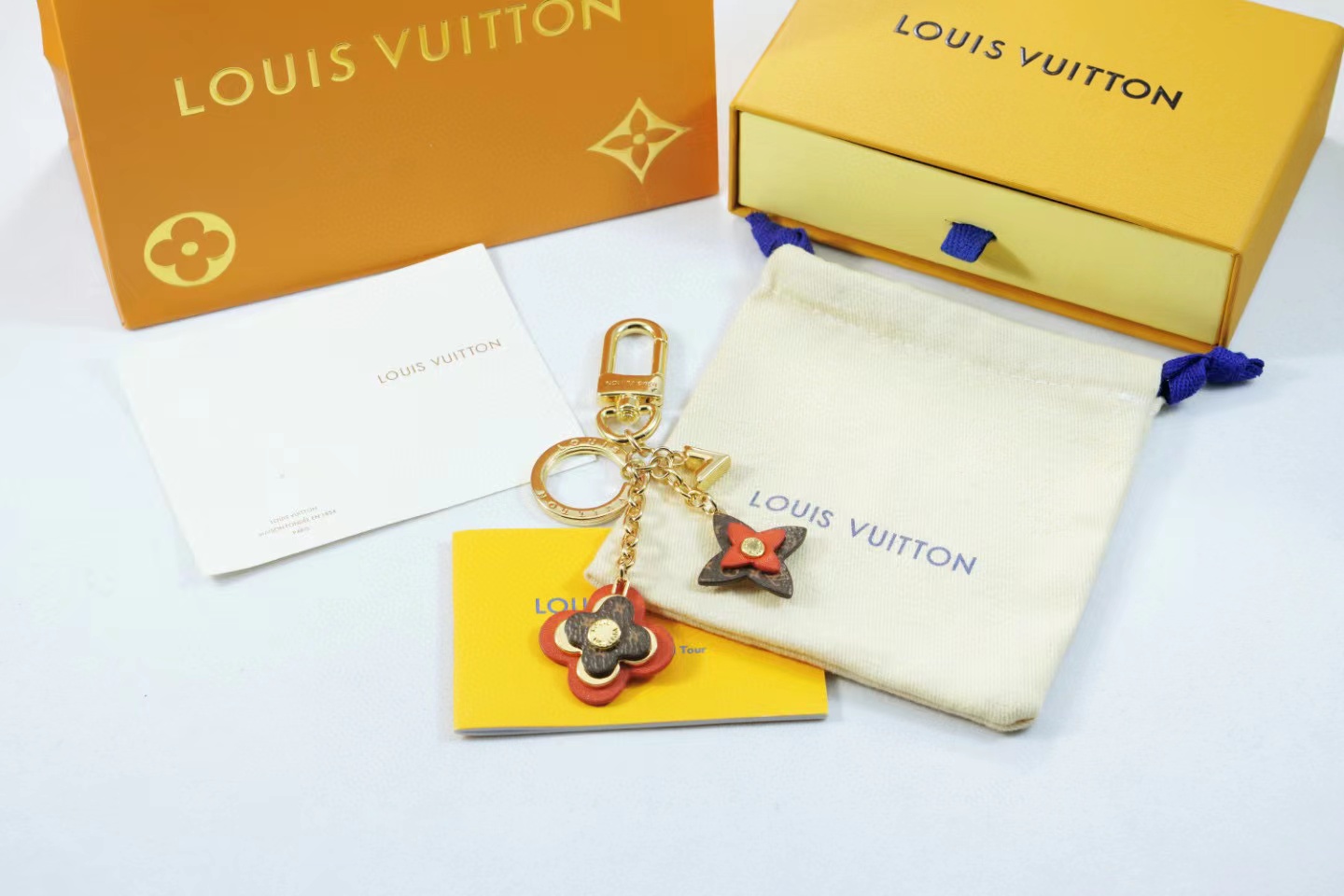 LV Louis Vuitton バッグペンダント キーホルダー 83 zm
