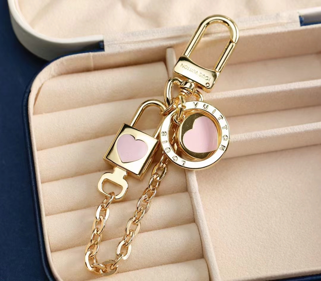 LV Louis Vuitton バッグペンダント キーホルダー 61 zm
