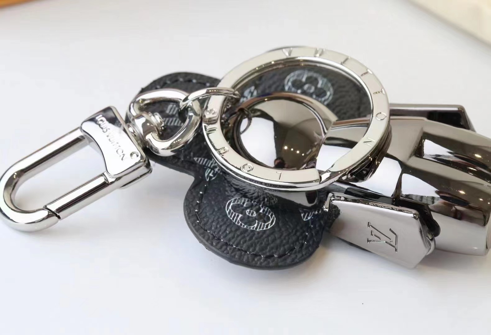 LV Louis Vuitton バッグペンダント キーホルダー 31 zm