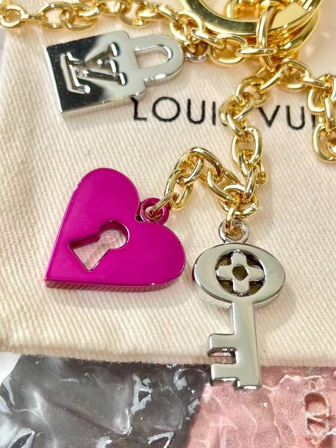 LV Louis Vuitton バッグペンダント キーホルダー 21 zm