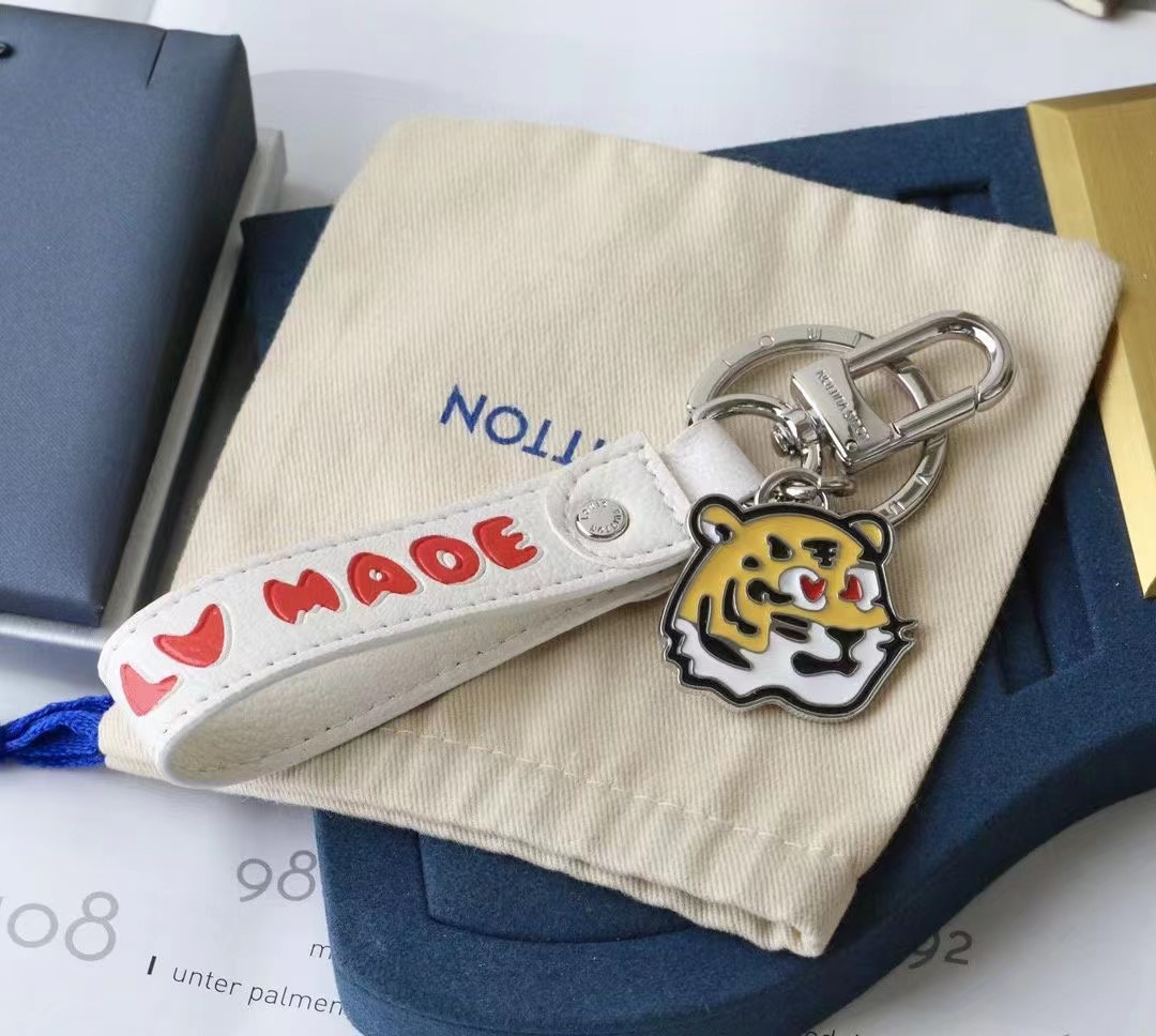 LV Louis Vuitton バッグペンダント キーホルダー 33 zm