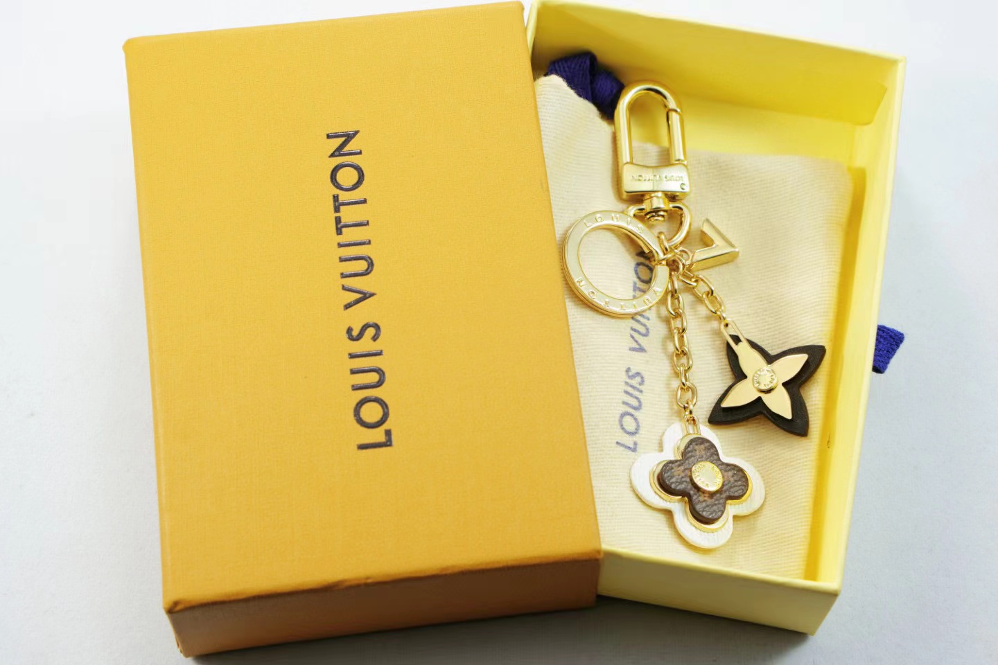 LV Louis Vuitton バッグペンダント キーホルダー 83 zm