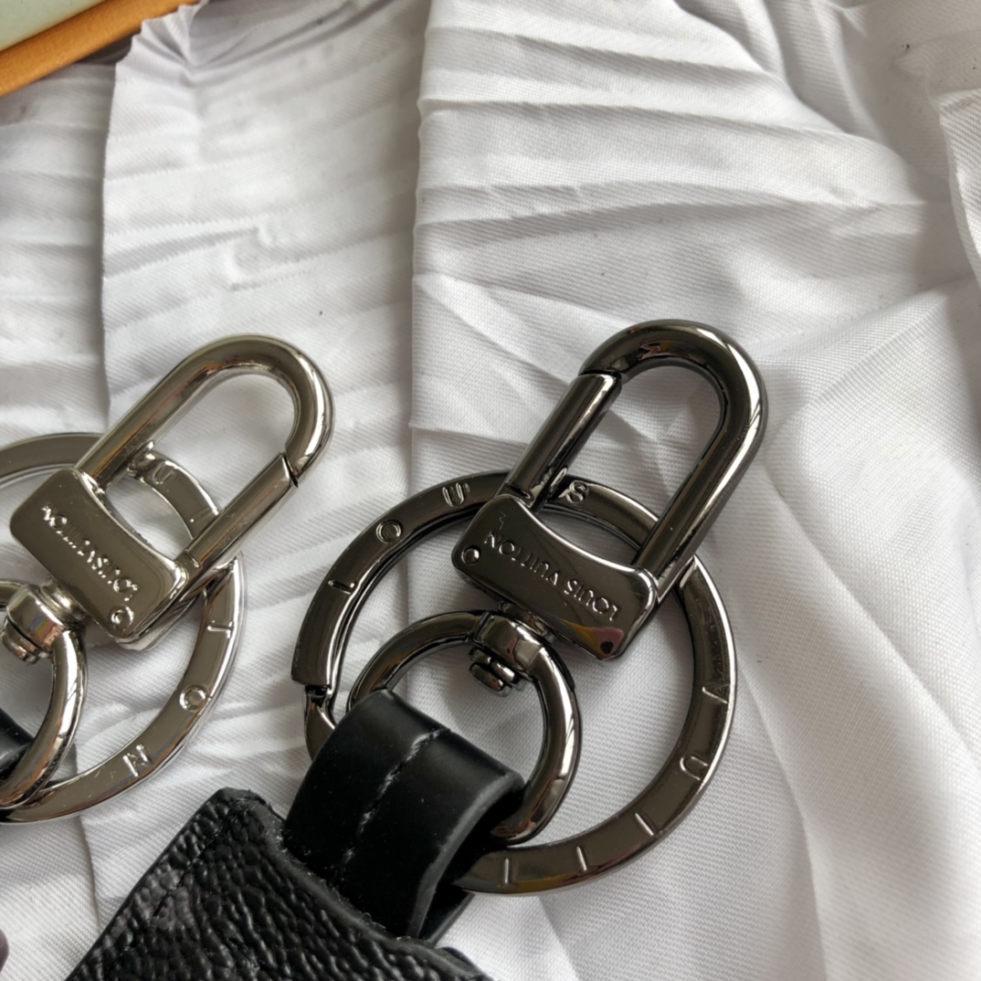 【Louis Vuitton 】（ルイヴィトン）ポルトクレ?クロッシュ クレ キーホルダー