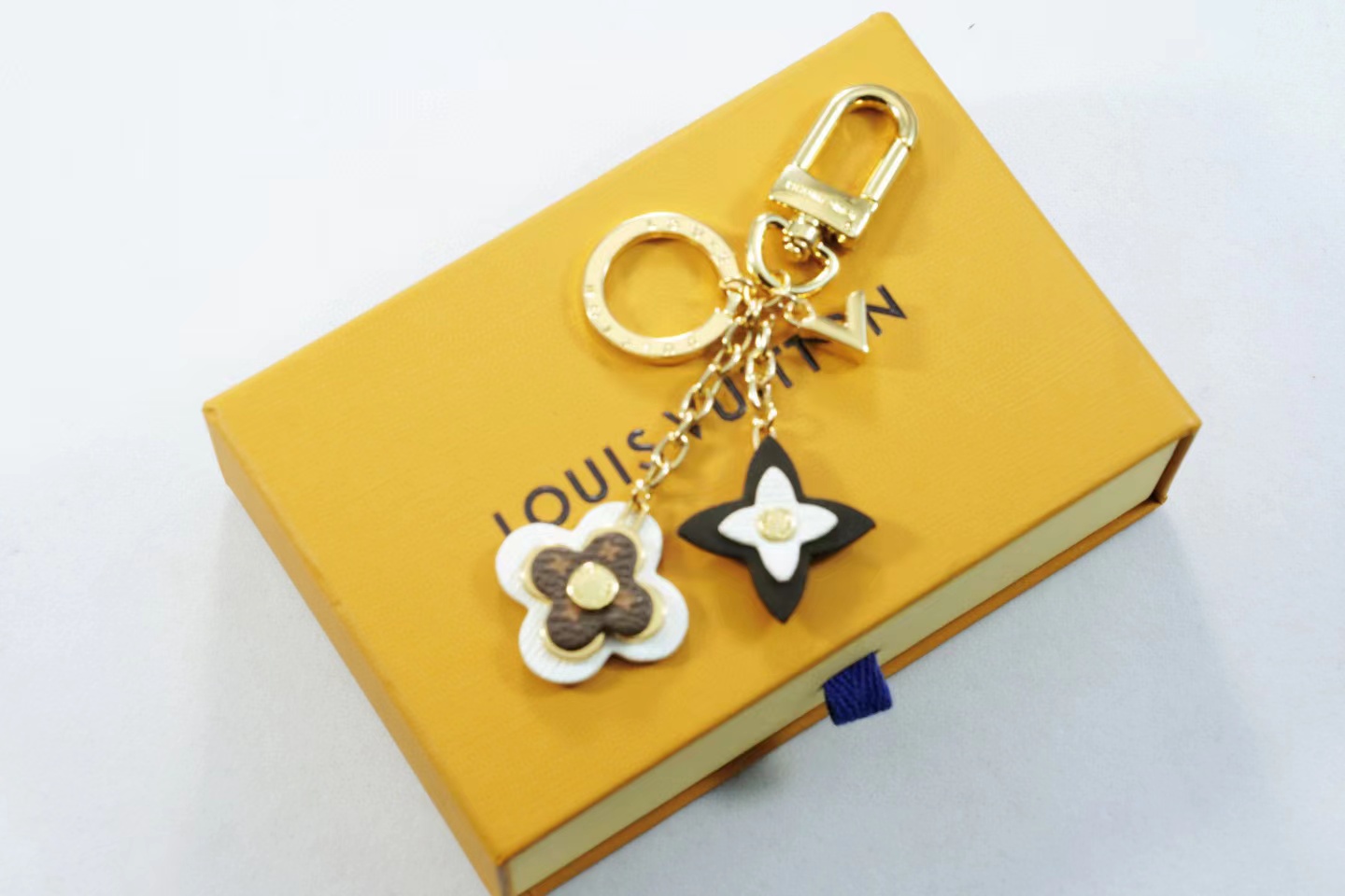 LV Louis Vuitton バッグペンダント キーホルダー 83 zm