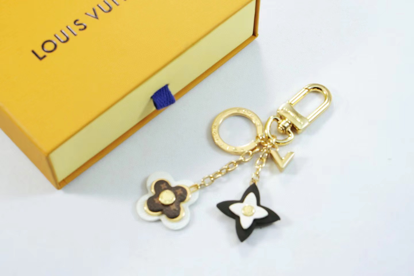 LV Louis Vuitton バッグペンダント キーホルダー 83 zm