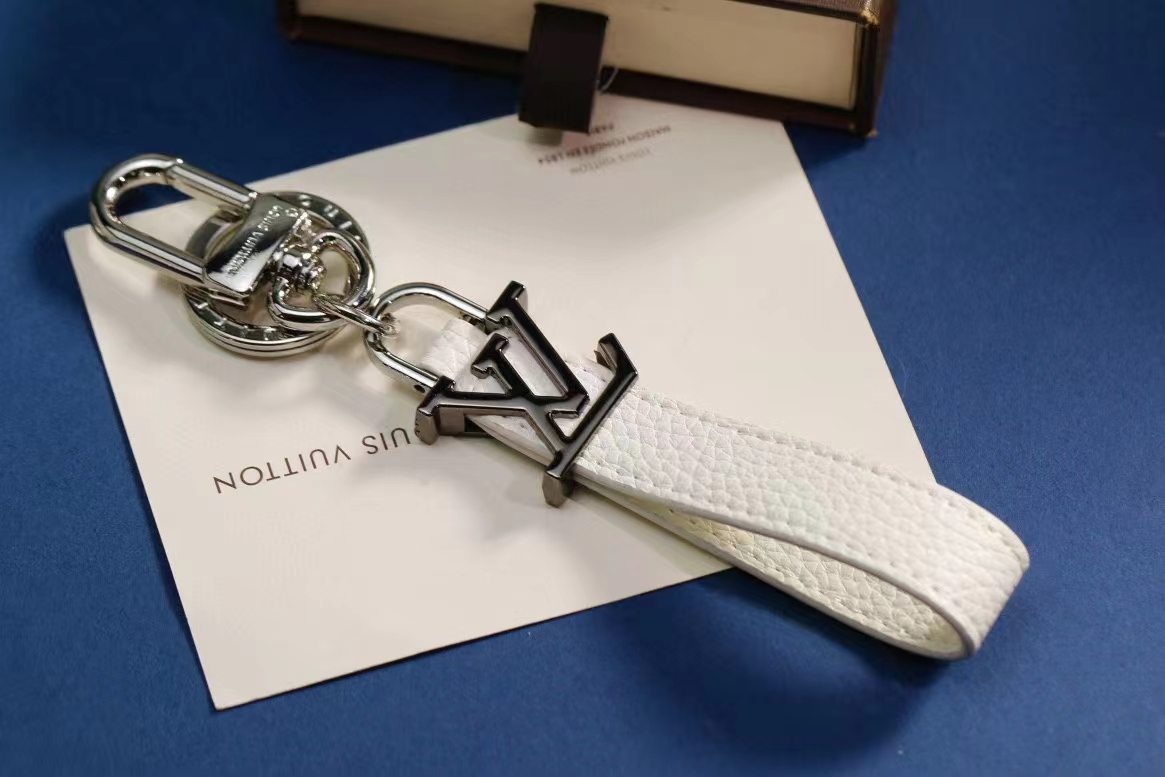 LV Louis Vuitton バッグペンダント キーホルダー 56 zm
