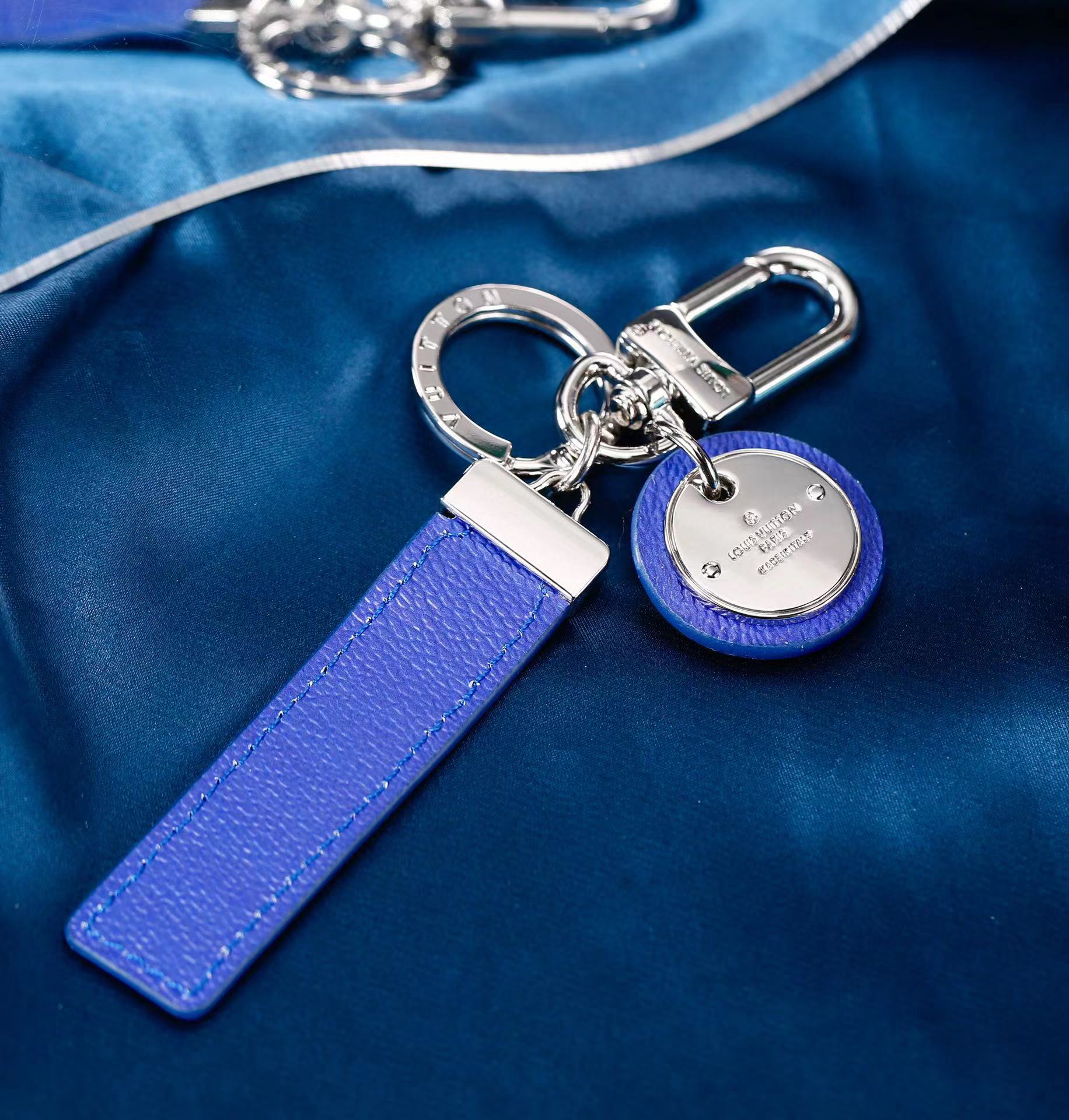 LV Louis Vuitton バッグペンダント キーホルダー 68 zm
