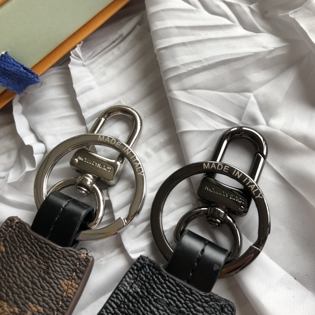 【Louis Vuitton 】（ルイヴィトン）ポルトクレ?クロッシュ クレ キーホルダー