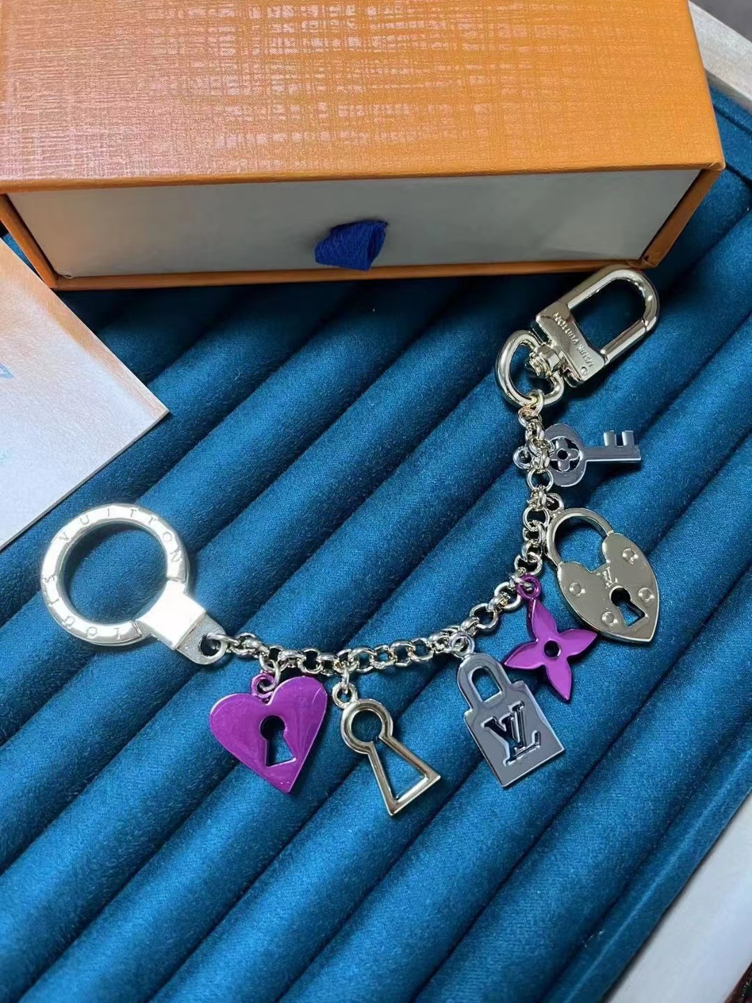 LV Louis Vuitton バッグペンダント キーホルダー 21 zm