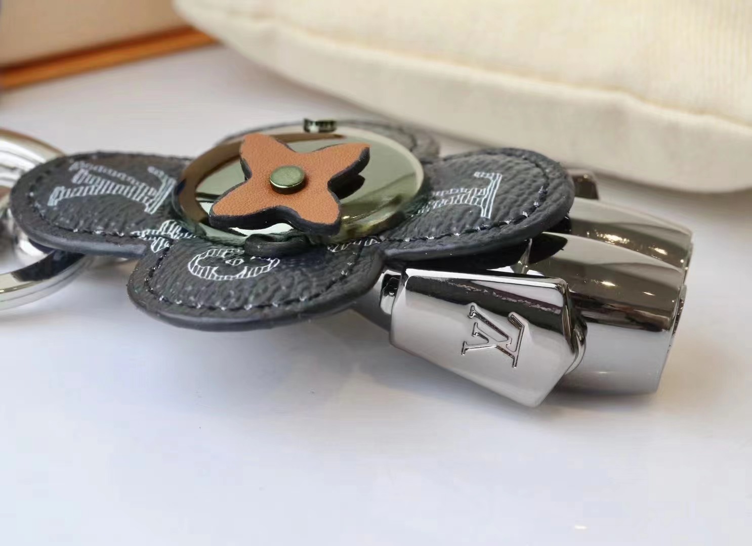 LV Louis Vuitton バッグペンダント キーホルダー 31 zm