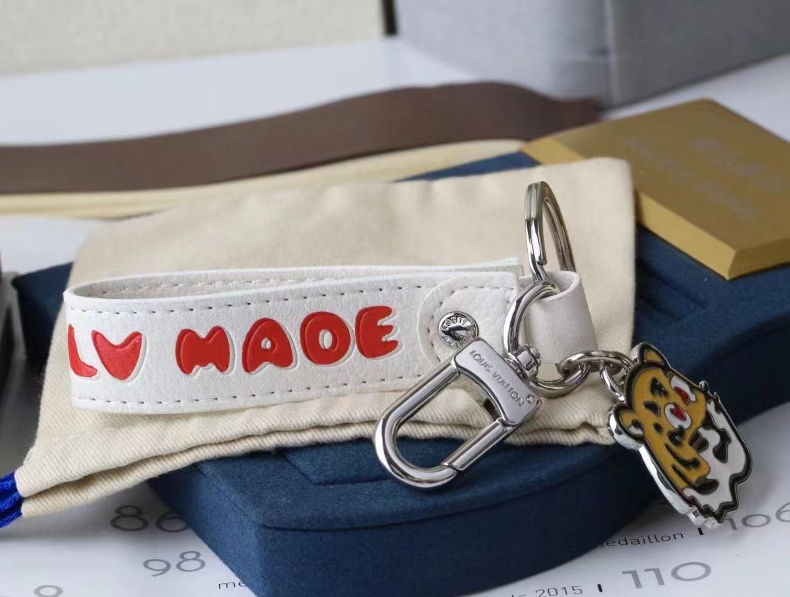 LV Louis Vuitton バッグペンダント キーホルダー 33 zm