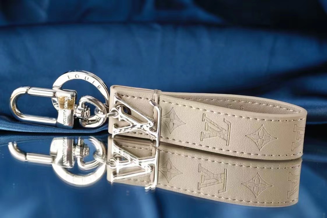 LV Louis Vuitton バッグペンダント キーホルダー 35 zm