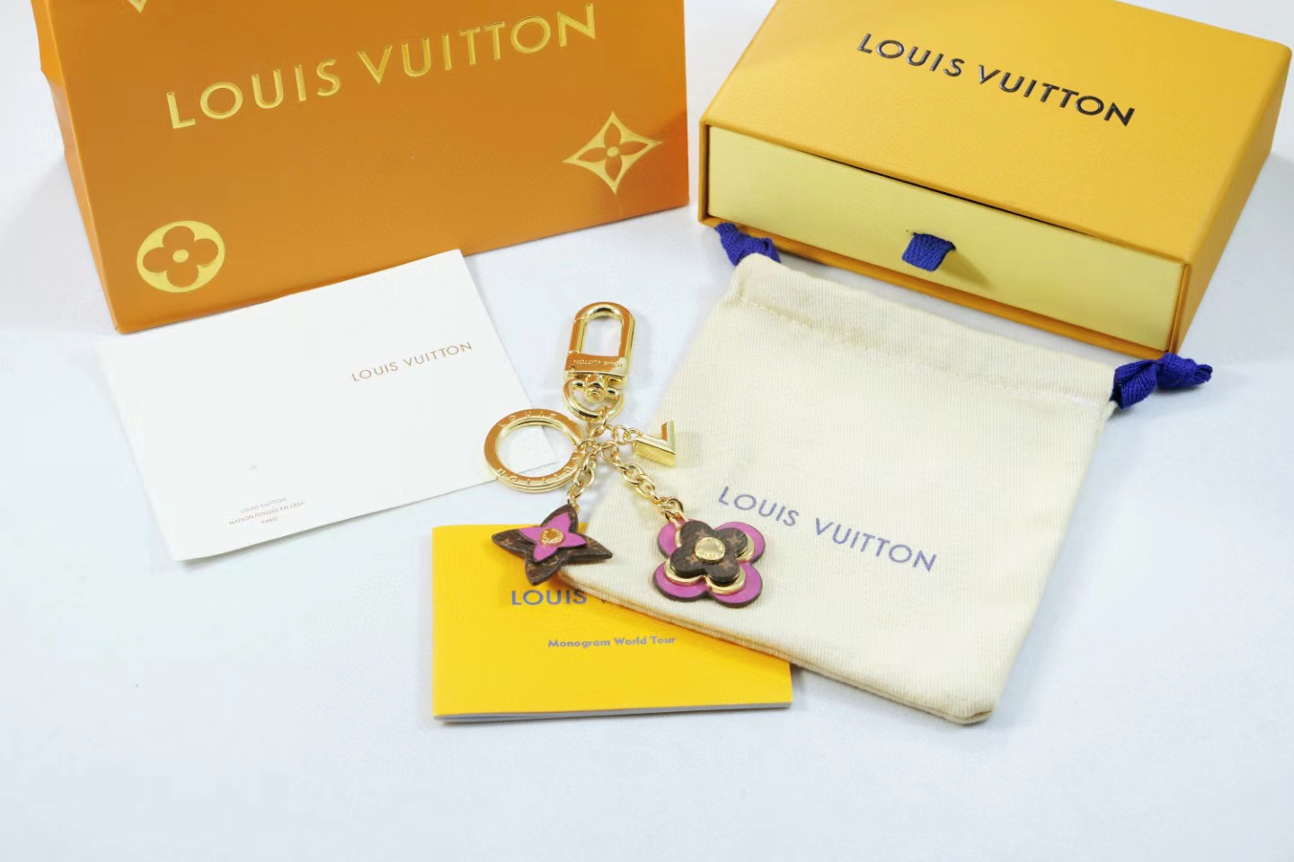 LV Louis Vuitton バッグペンダント キーホルダー 83 zm
