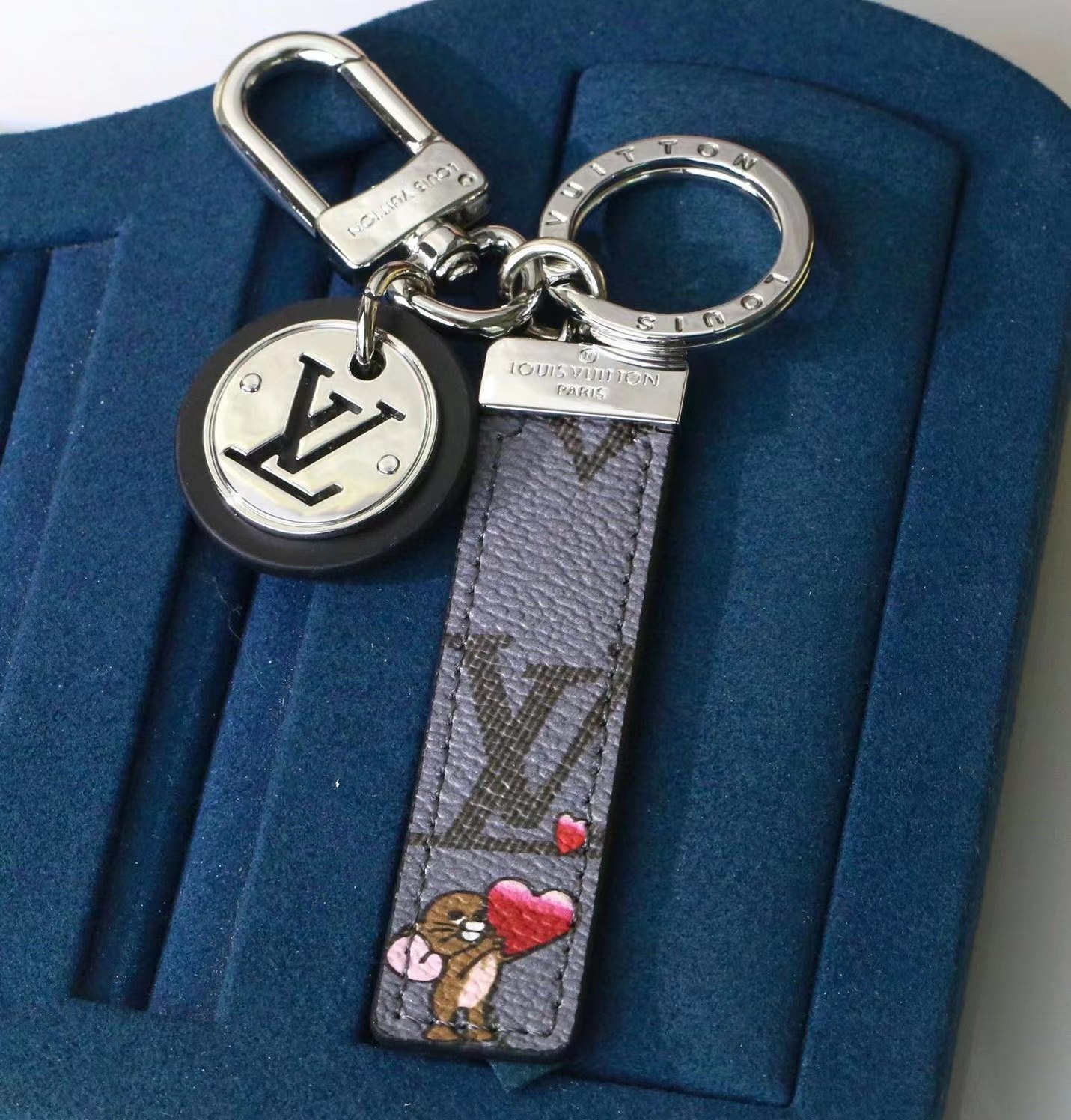 LV Louis Vuitton バッグペンダント キーホルダー 69 zm
