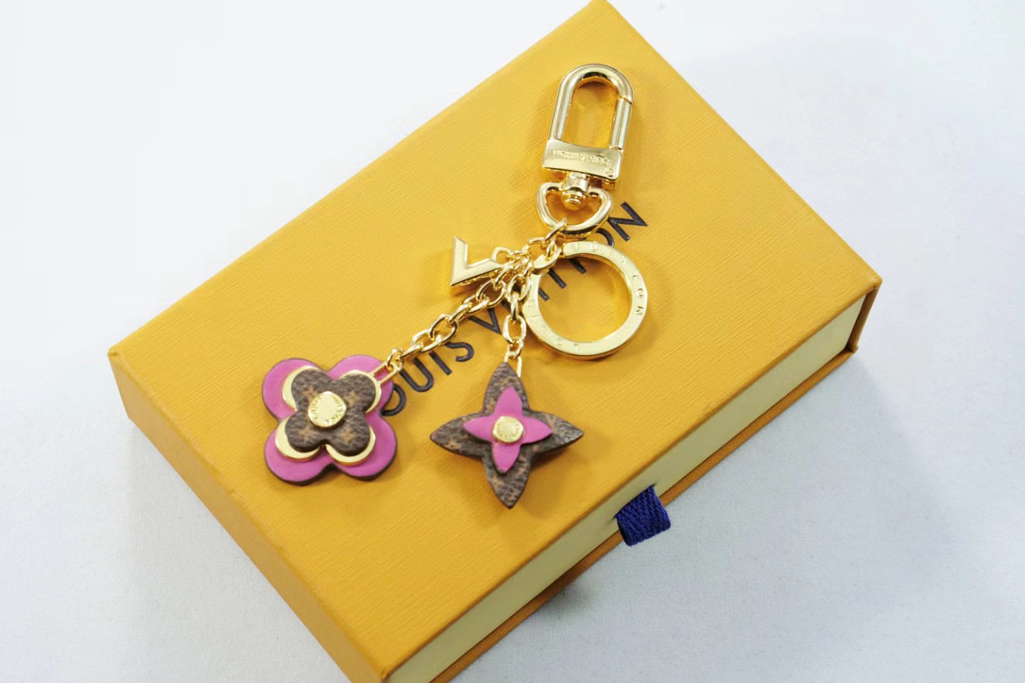LV Louis Vuitton バッグペンダント キーホルダー 83 zm