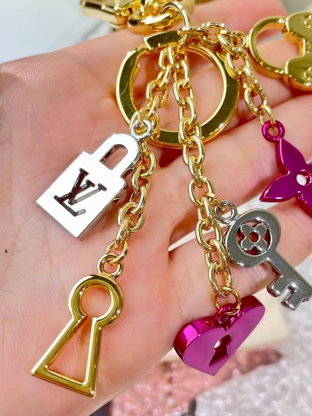 LV Louis Vuitton バッグペンダント キーホルダー 21 zm