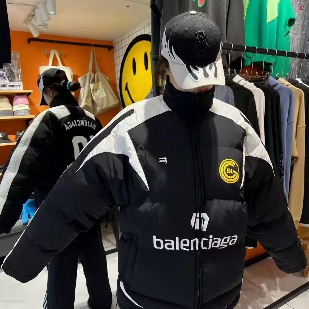 Balenciaga バレンシアガ　ダウンジャケット