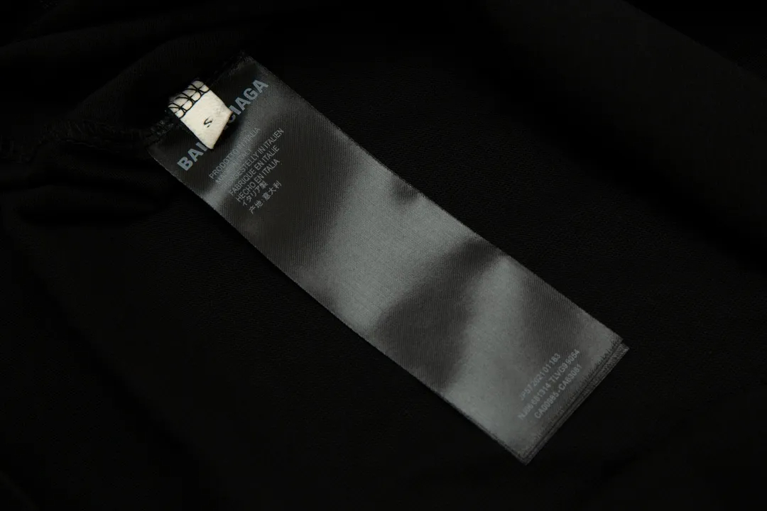 【BALENCIAGA 公式旗艦店】 バレンシアガ Tシャツ ご好評に付き再入荷！