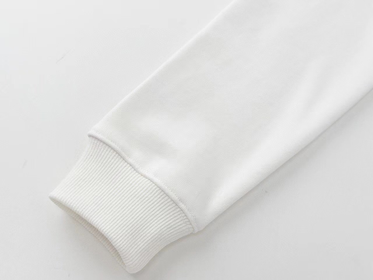 【BALENCIAGA】バレンシアガ 男女兼用、ご好評に付き再入荷！