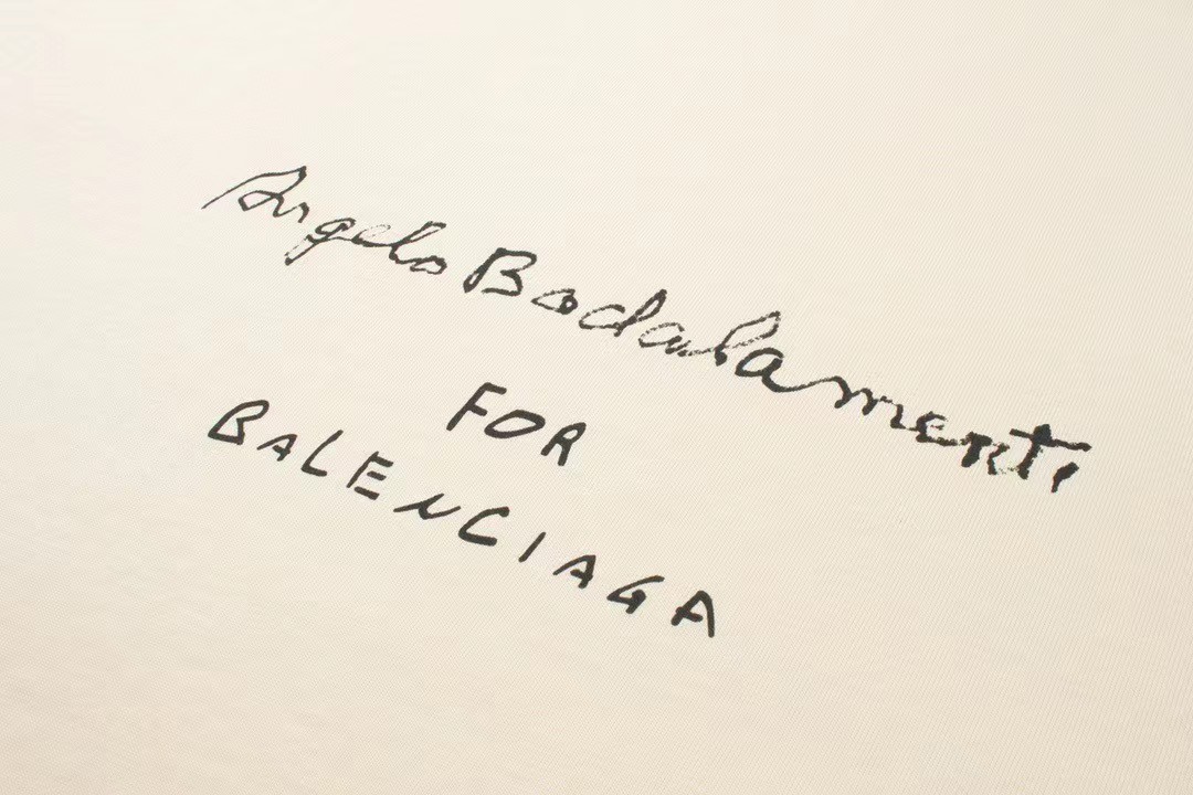 【BALENCIAGA 公式旗艦店】 バレンシアガ Tシャツ ご好評に付き再入荷！