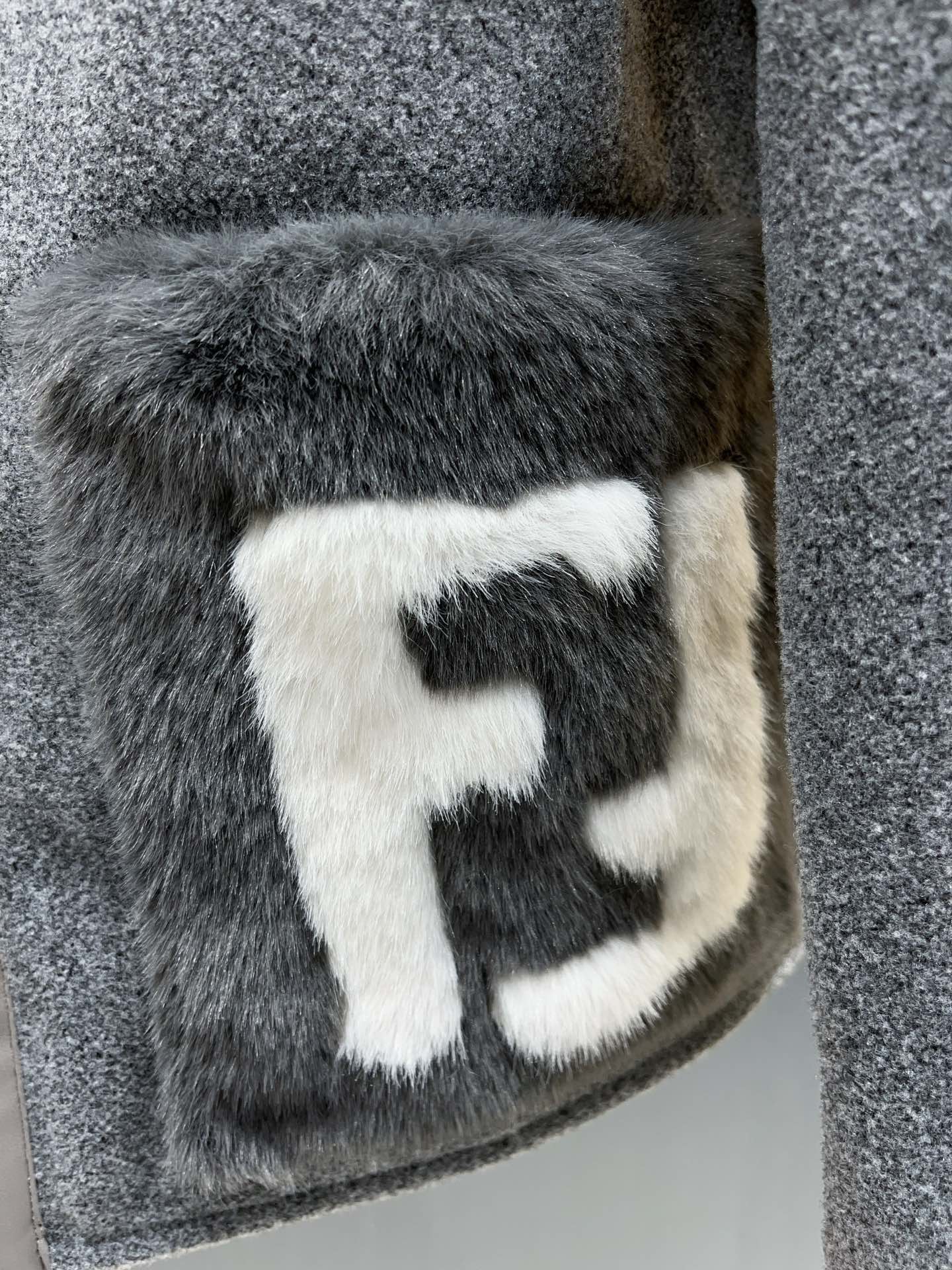 fendiウールのコート12 SS100591