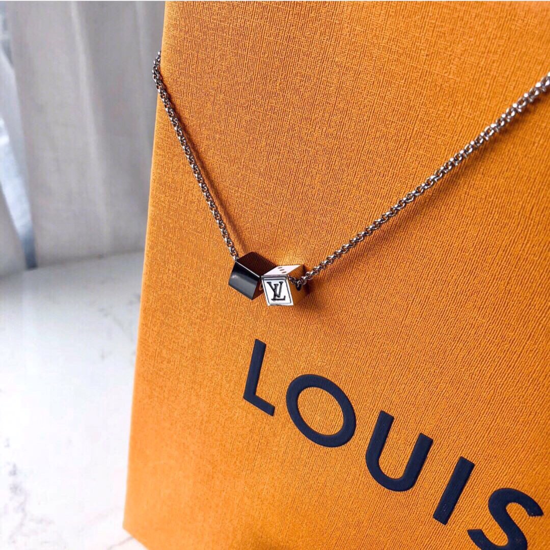 LOUIS VUITTON（ルイヴィトン）ダイス ネックレス