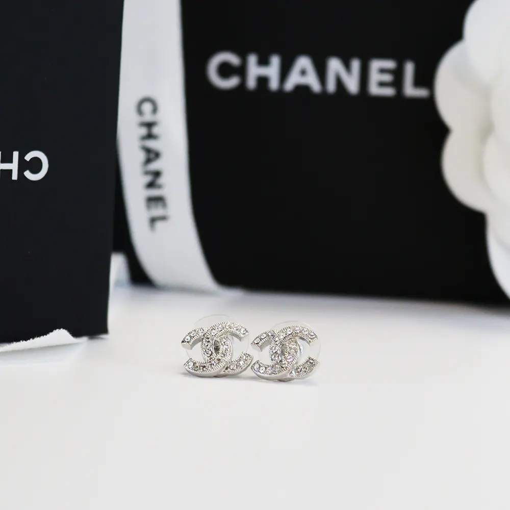 レア商品！chanel-シャネル-ピアス-cc-マーク-a88429-a95896