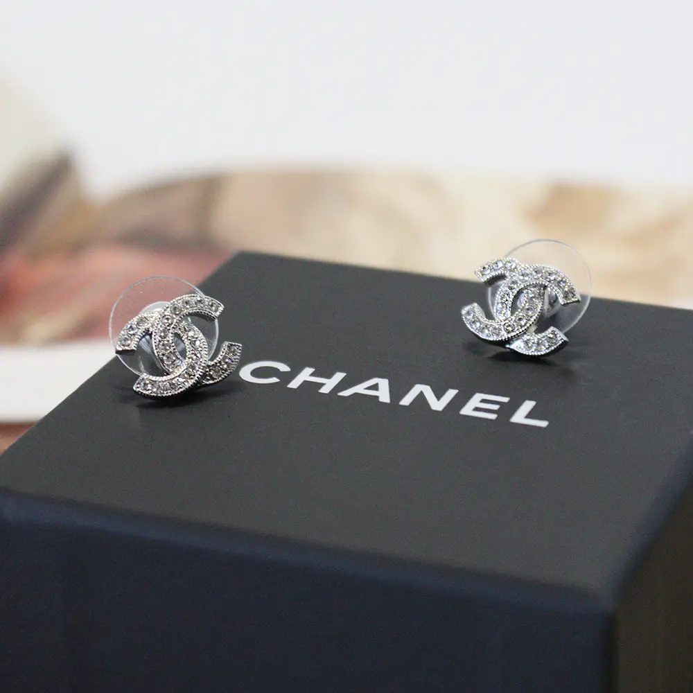 レア商品！chanel-シャネル-ピアス-cc-マーク-a88429-a95896