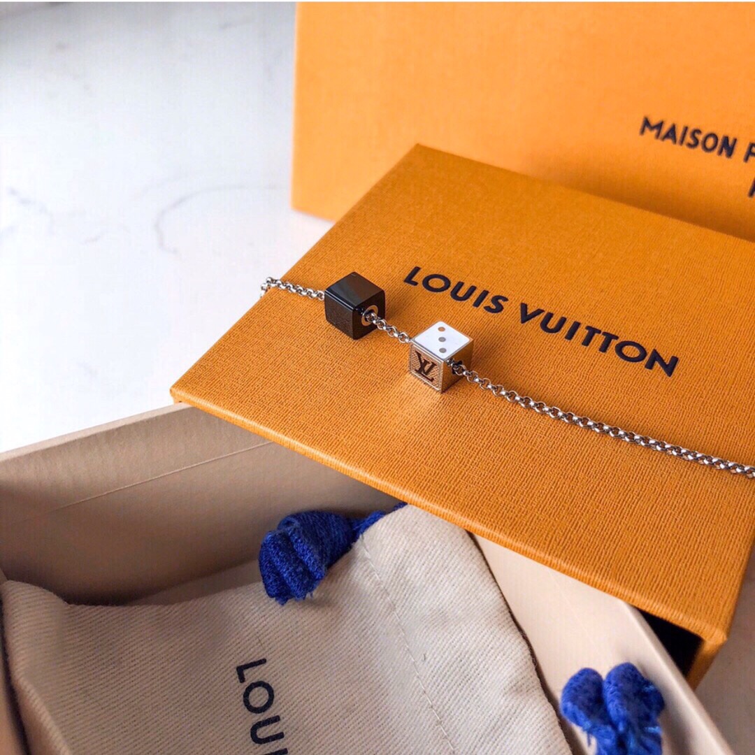 LOUIS VUITTON（ルイヴィトン）ダイス ネックレス