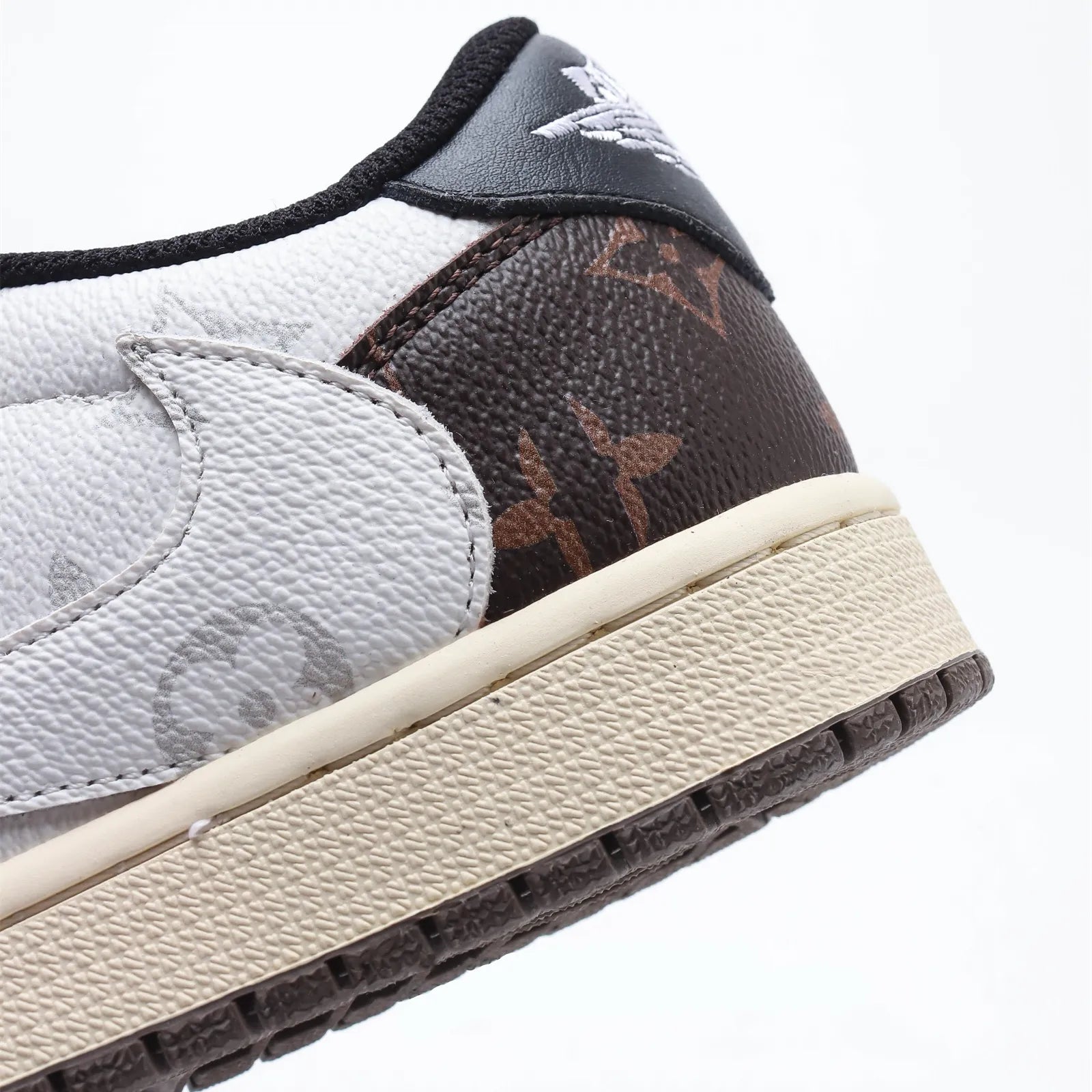 【日本未入荷】LOUIS VUITTON X TRAVIS SCOTT X NIKE AIR JORDAN 1 LOW OG SP