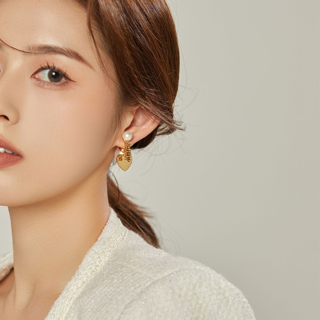 dior-(ディオール)-パール-ピアス
