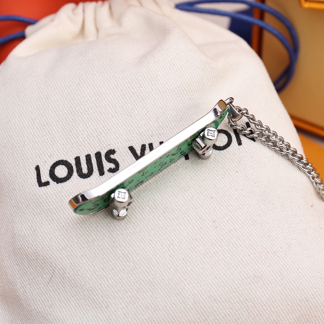 Louis Vuitton （ルイヴィトン）スケートボードのネックレス