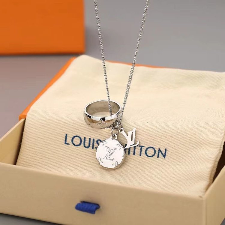 LOUIS VUITTONルイヴィトン リングネックレス モノグラム
