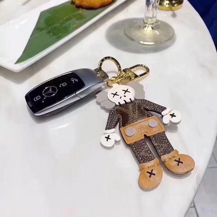 LOUIS VUITTON（ルイヴィトン）KAWS キーホルダー