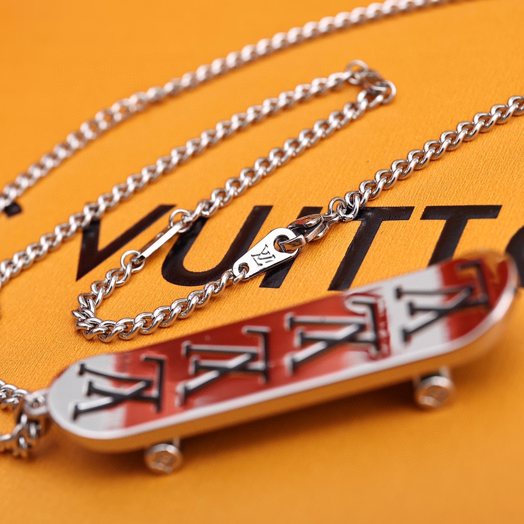 Louis Vuitton （ルイヴィトン）スケートボードのネックレス