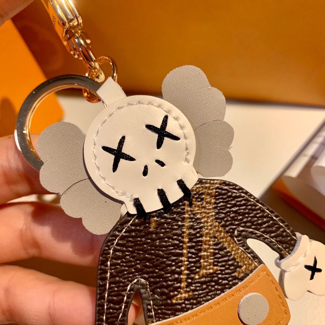 LOUIS VUITTON（ルイヴィトン）KAWS キーホルダー