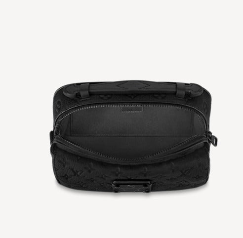 新作 LOUIS VUITTON 直営店 メッセンジャー モノグラム 黒 M58489