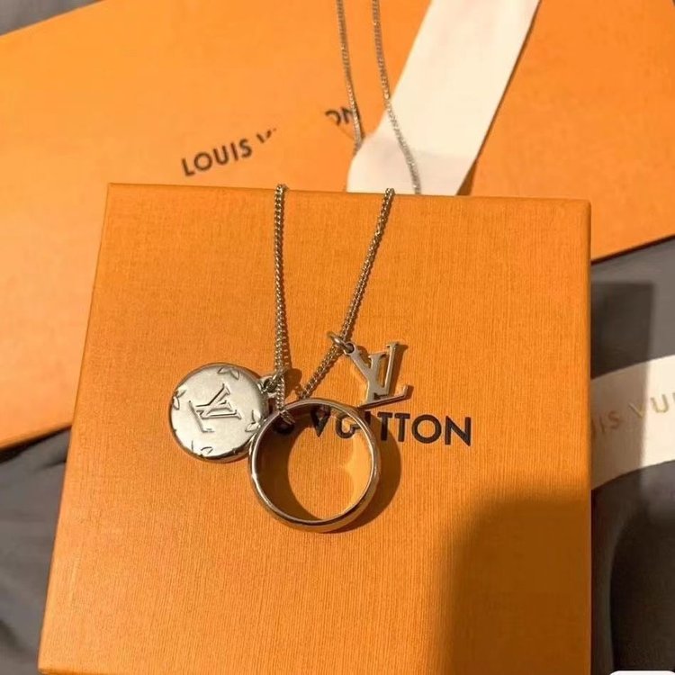LOUIS VUITTONルイヴィトン リングネックレス モノグラム