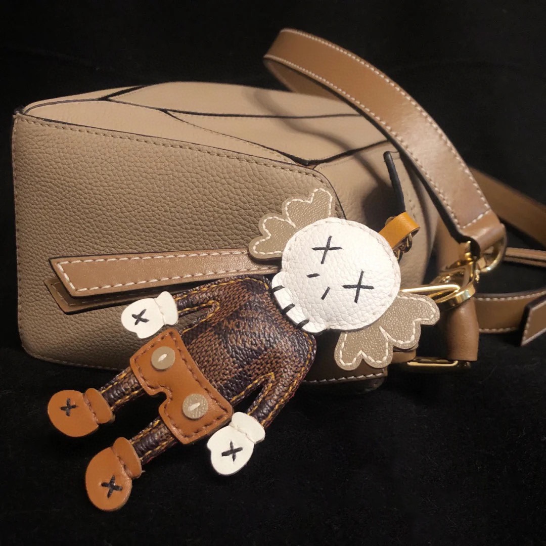 LOUIS VUITTON（ルイヴィトン）KAWS キーホルダー
