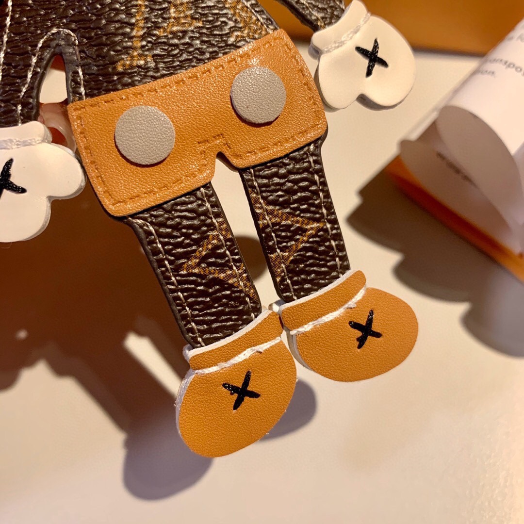 LOUIS VUITTON（ルイヴィトン）KAWS キーホルダー