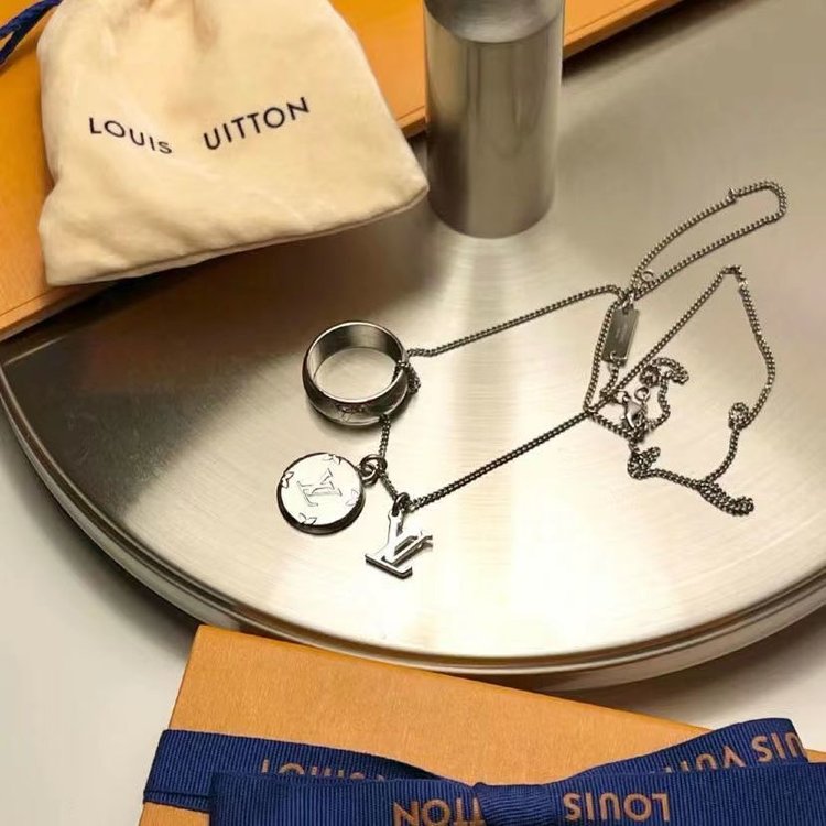 LOUIS VUITTONルイヴィトン リングネックレス モノグラム