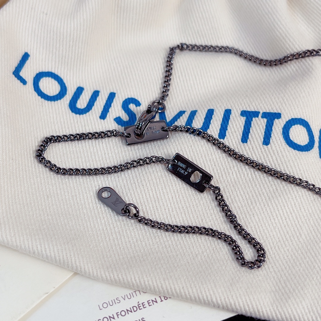 Louis Vuitton（ルイヴィトン）ペンダントチェーンLVコーラル M68903
