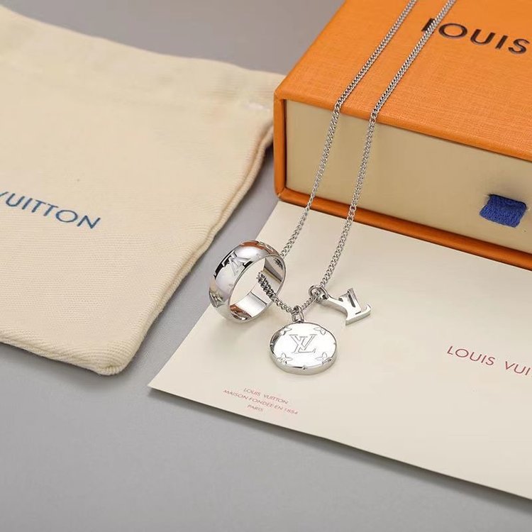 LOUIS VUITTONルイヴィトン リングネックレス モノグラム