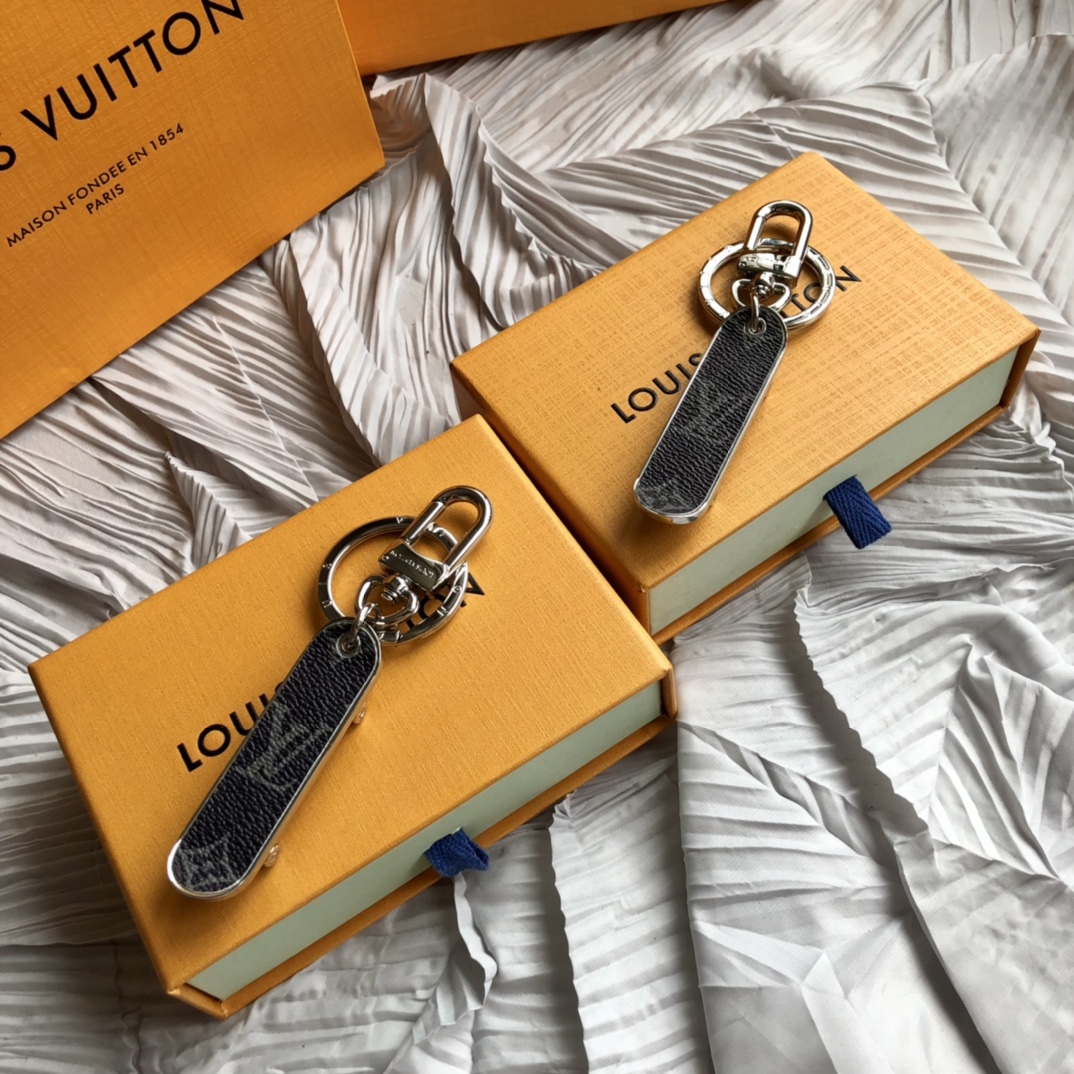 【Louis Vuitton 】（ルイヴィトン）ポルト クレ?スケートボード モノグラムM69476