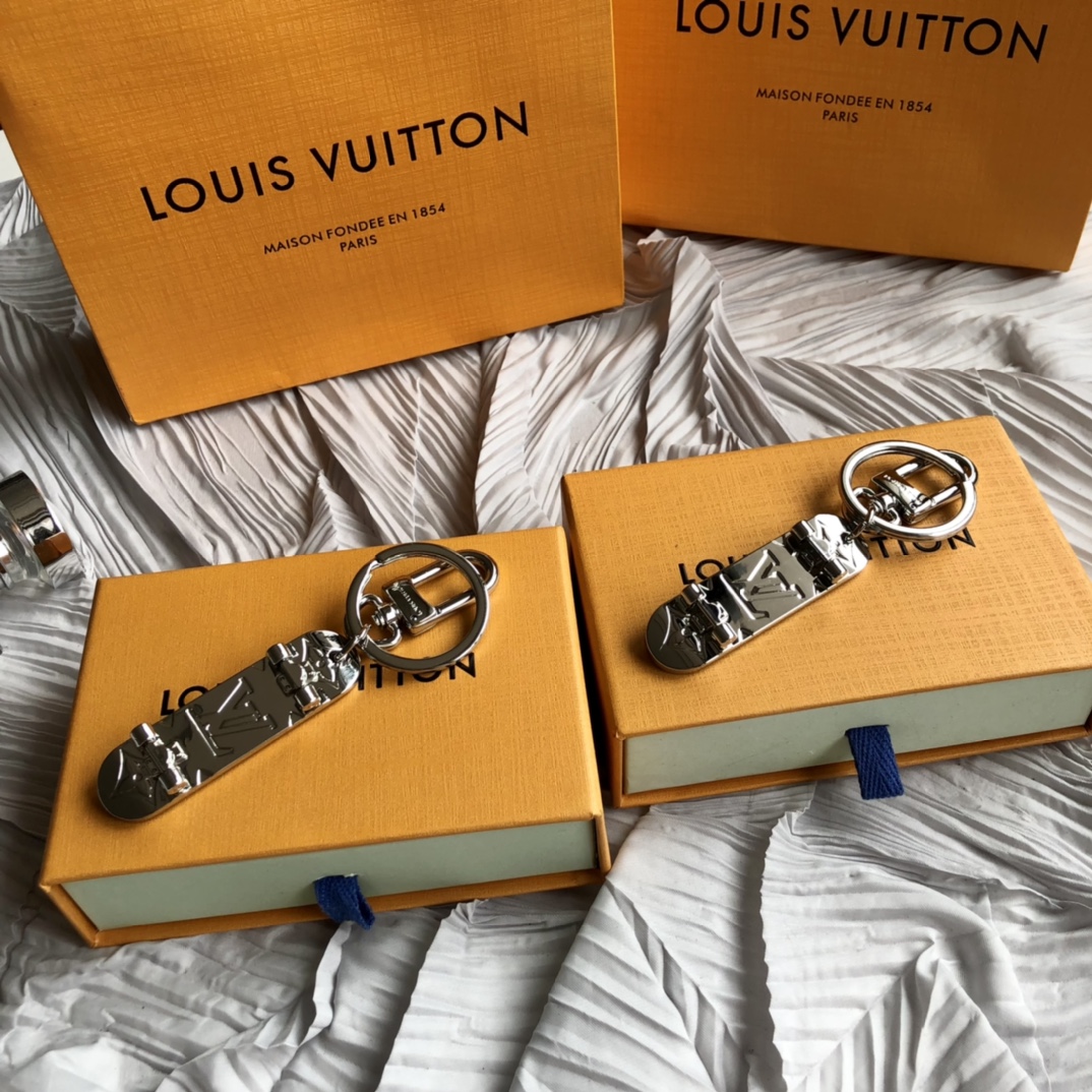 【Louis Vuitton 】（ルイヴィトン）ポルト クレ?スケートボード モノグラムM69476