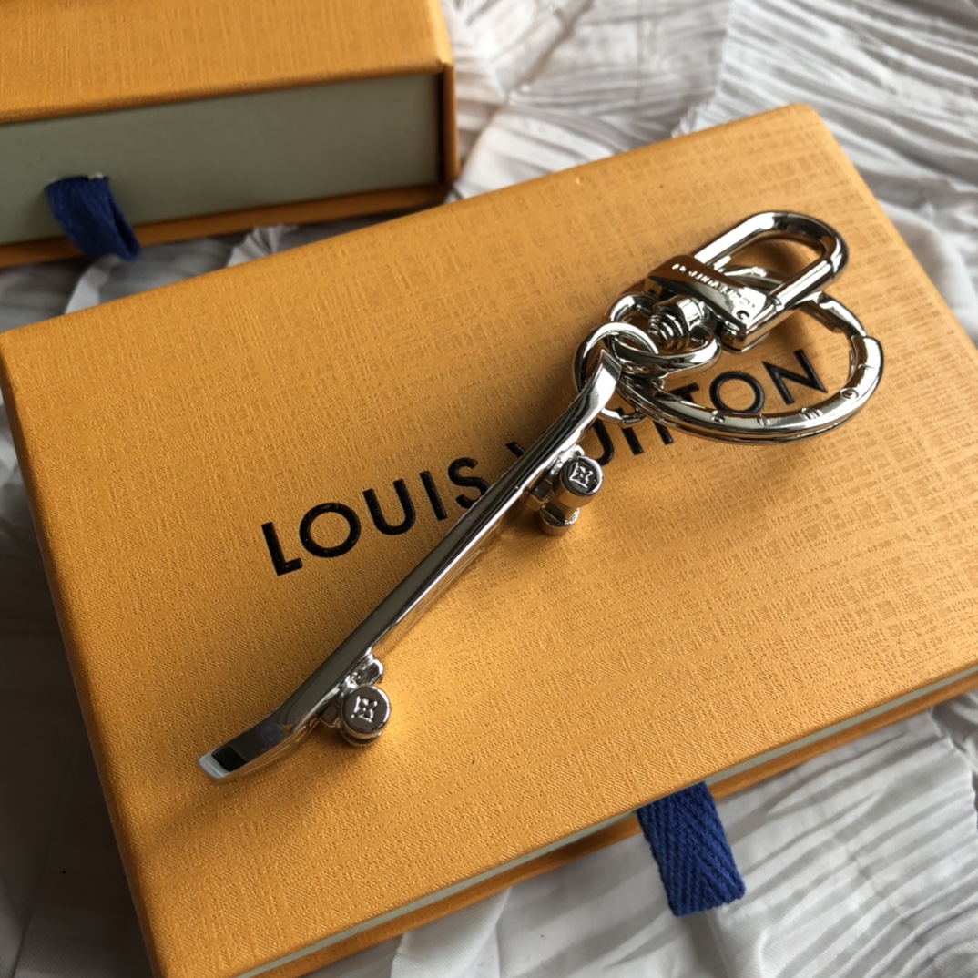 【Louis Vuitton 】（ルイヴィトン）ポルト クレ?スケートボード モノグラムM69476