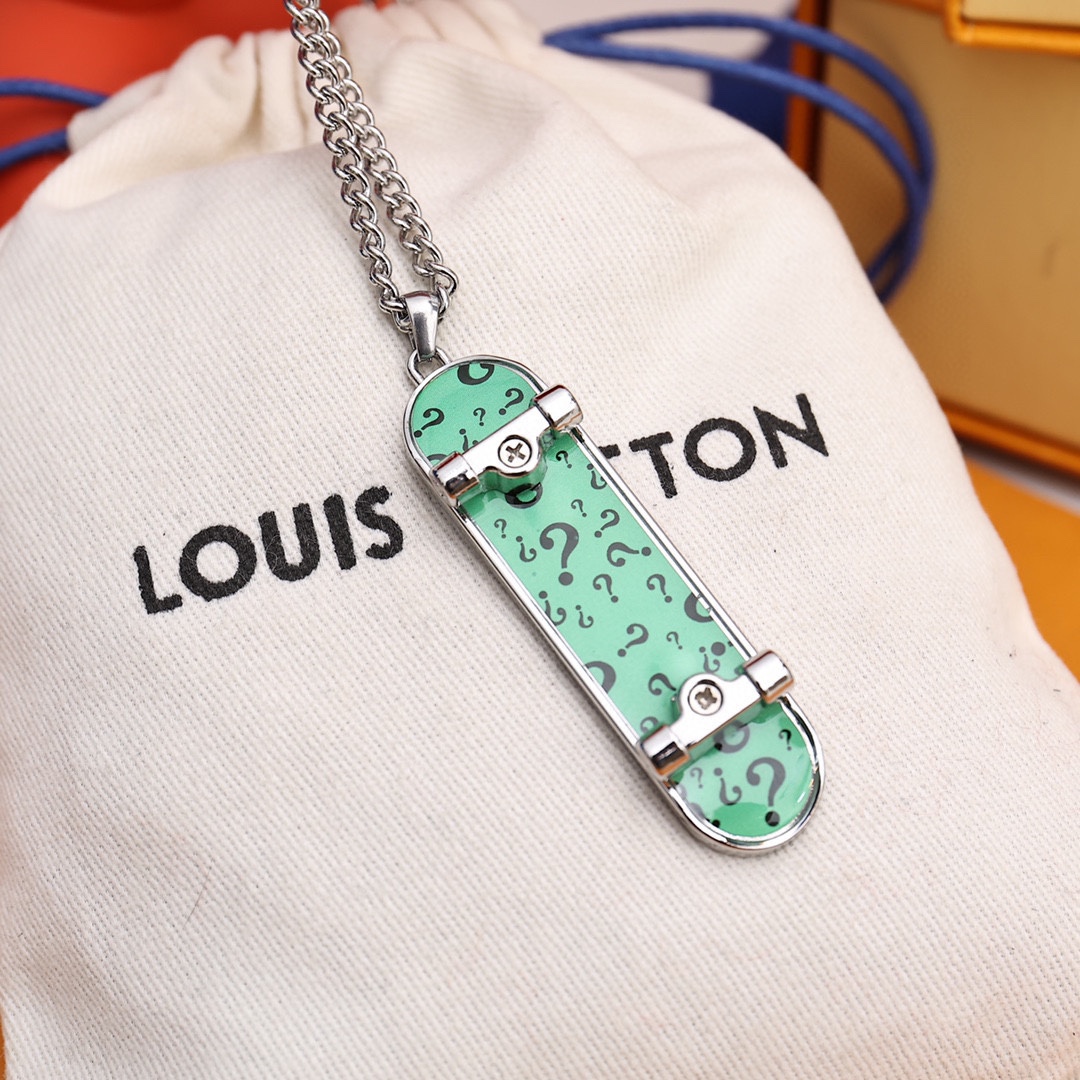 Louis Vuitton （ルイヴィトン）スケートボードのネックレス