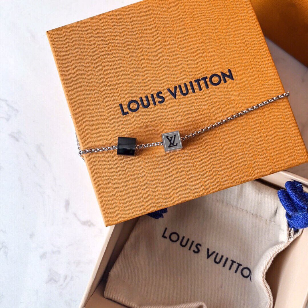 LOUIS VUITTON（ルイヴィトン）ダイス ネックレス